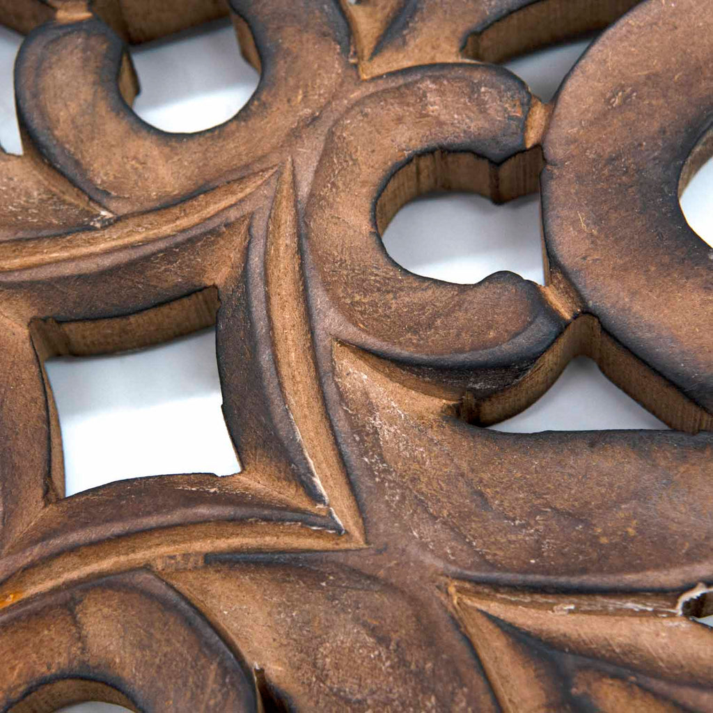 Plaque croix en bois de manguier sculpté