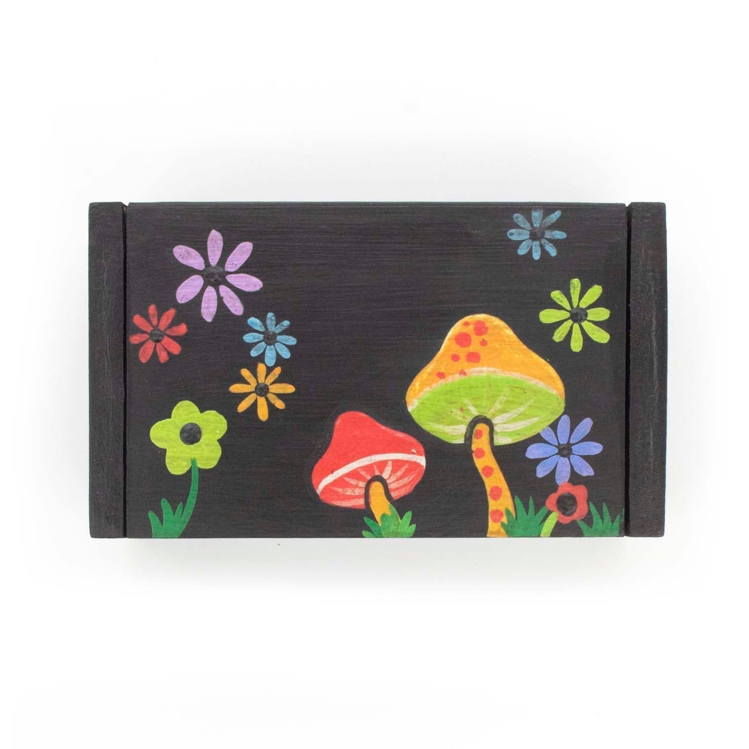 Boîte en bois noir avec peinture de champignon et de fleur