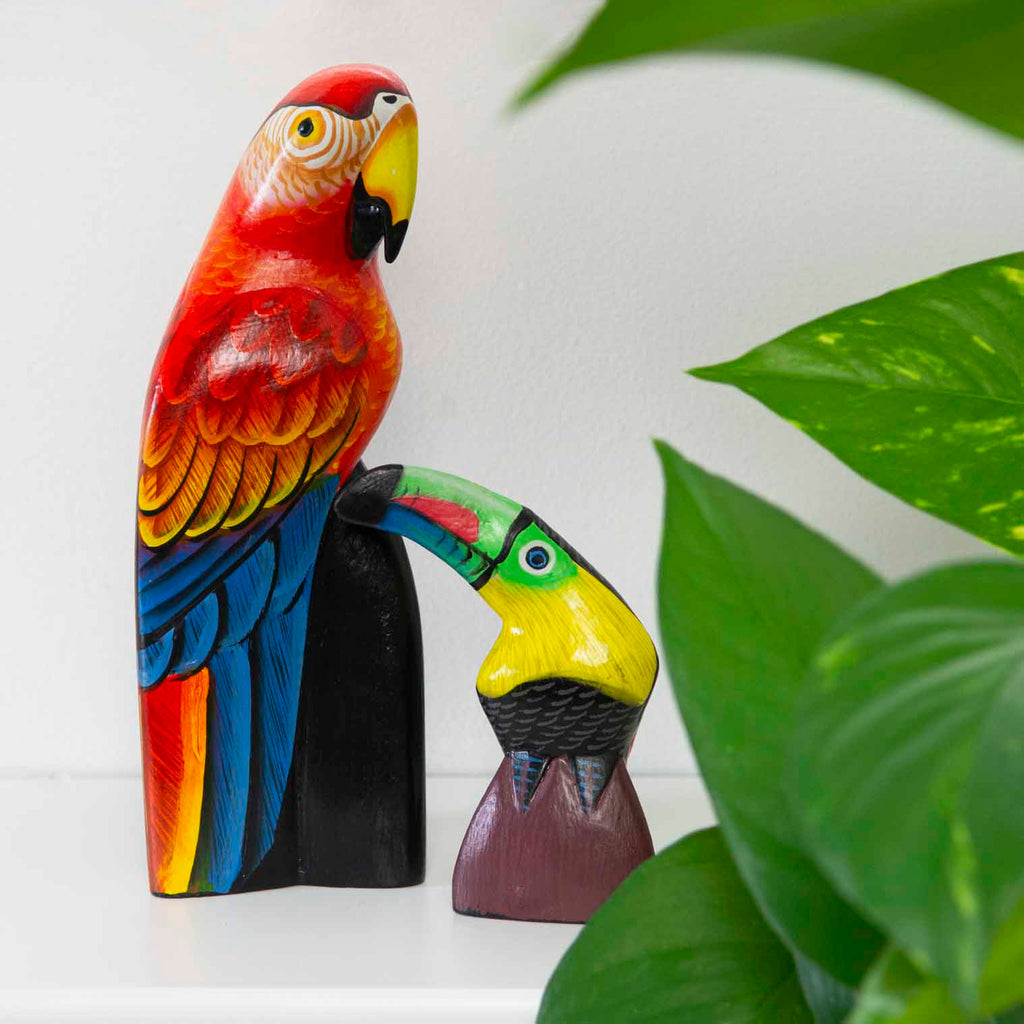 Toucan sculpté et peint