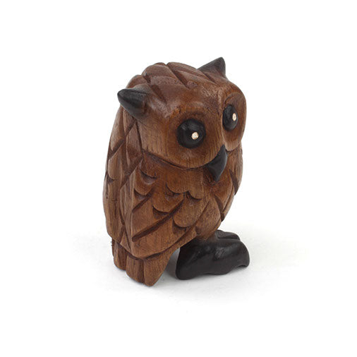 Petite chouette en bois de suar sculptée