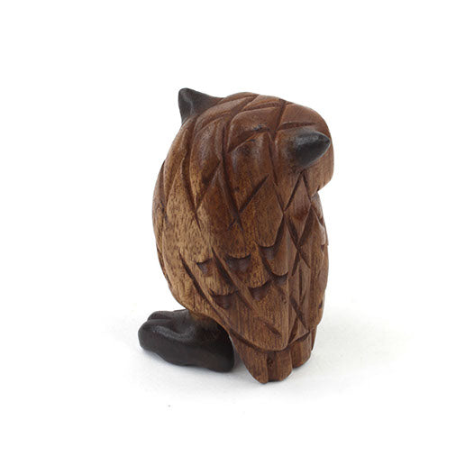 Petite chouette en bois de suar sculptée