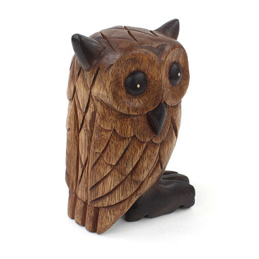 Hibou en bois de pluie sculpté de taille moyenne