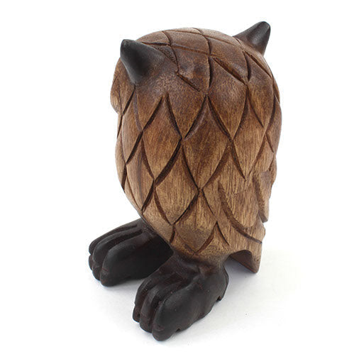 Hibou en bois de pluie sculpté de taille moyenne