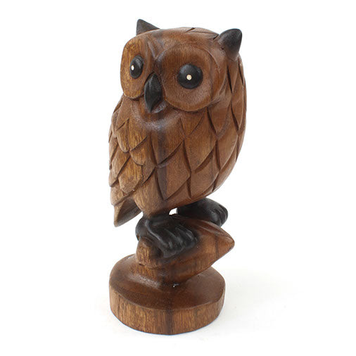 Hibou en bois de Suar sculpté sur une branche