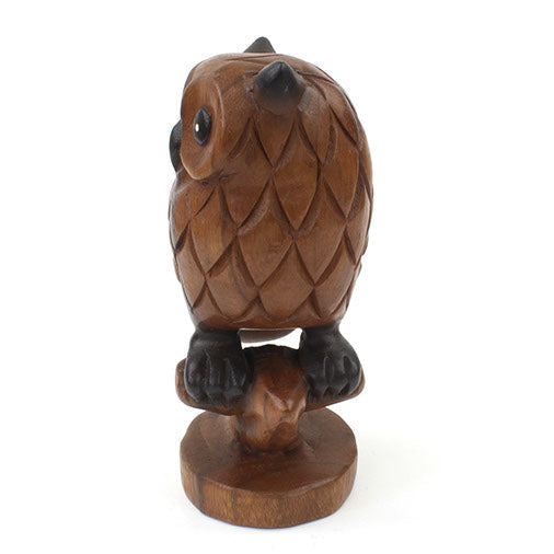 Hibou en bois de Suar sculpté sur une branche