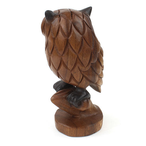 Hibou en bois de Suar sculpté sur une branche