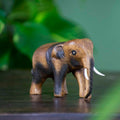 Éléphant sculpté en bois de Saman, petit
