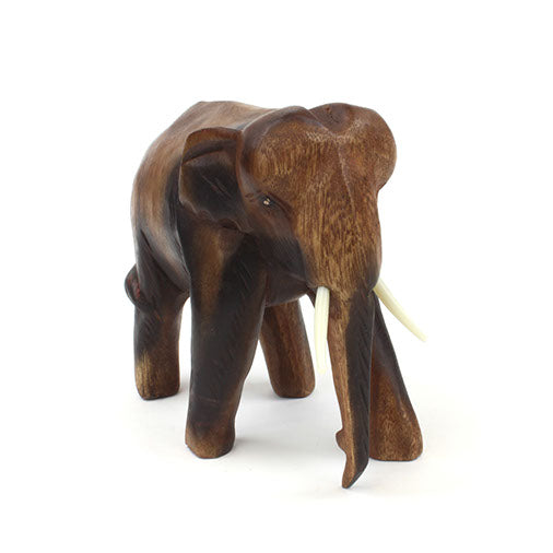 Éléphant en bois de Suar sculpté, Moyen