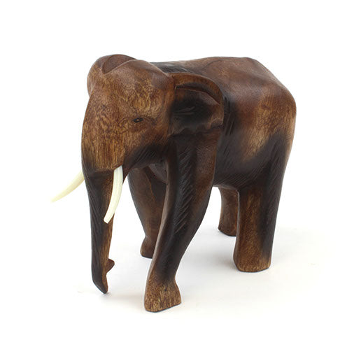 Éléphant en bois de Suar sculpté, Moyen