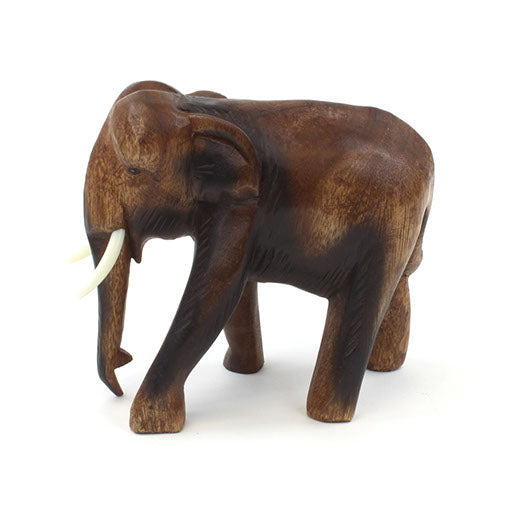 Éléphant en bois de Suar sculpté, Moyen
