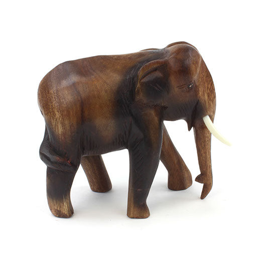 Éléphant en bois de Suar sculpté, Moyen