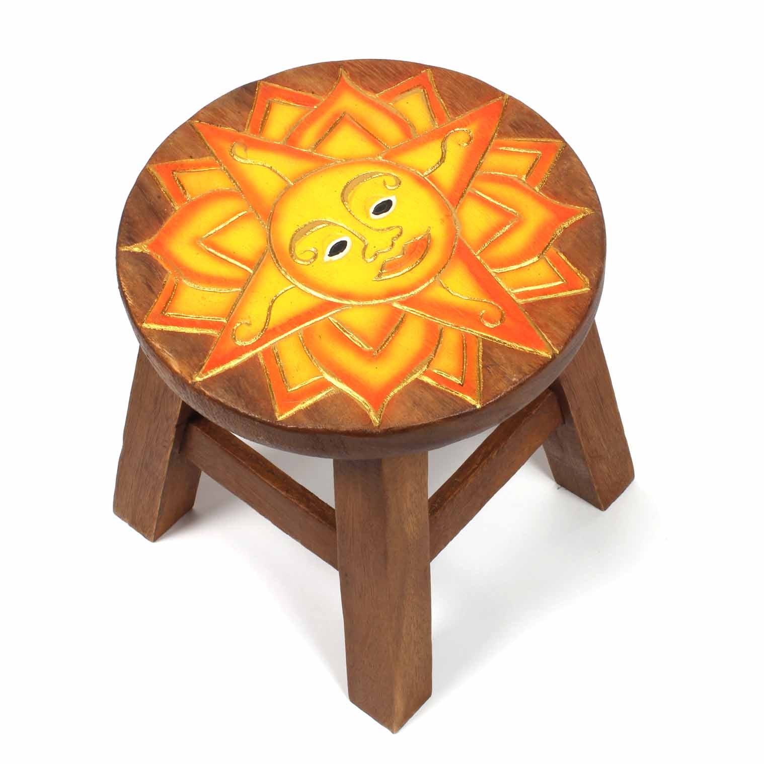 Tabouret en bois de Samanea sculpté à motif de soleil
