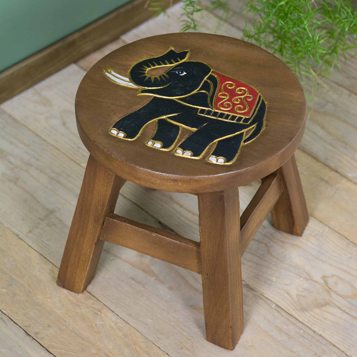 Tabouret sculpté en bois de Saman, motif éléphant