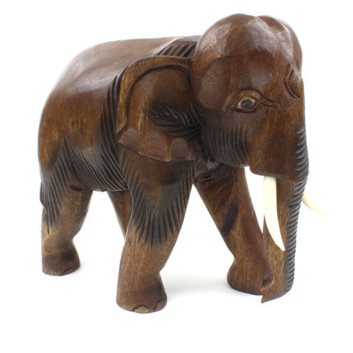 Éléphant sculpté en bois de Saman, très grande taille