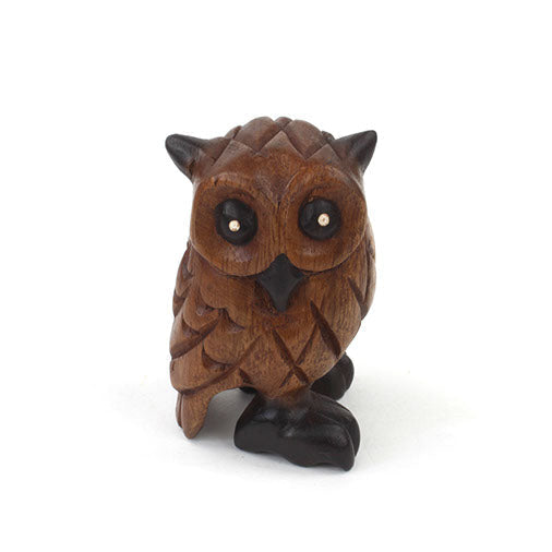 Petite chouette en bois de suar sculptée