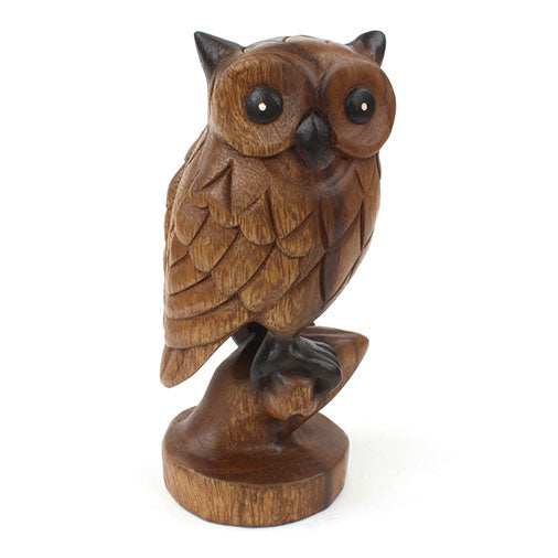 Hibou en bois de Suar sculpté sur une branche