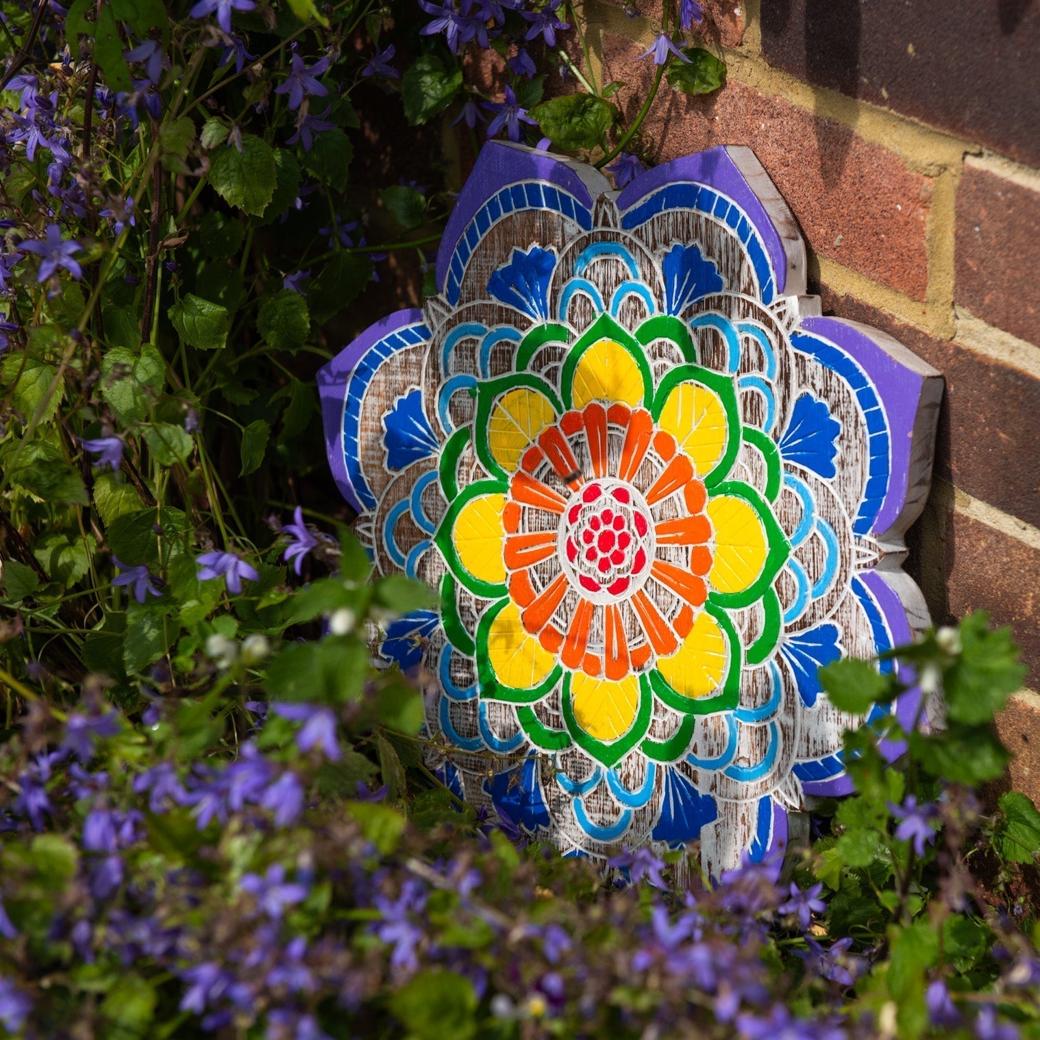 Plaque murale Chakra Mandala, bois d'albizia sculpté