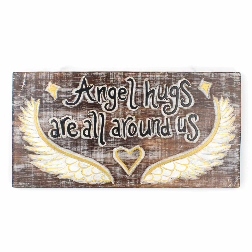 Les anges nous entourent, plaque à suspendre en bois sculpté