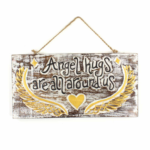 Les anges nous entourent, plaque à suspendre en bois sculpté