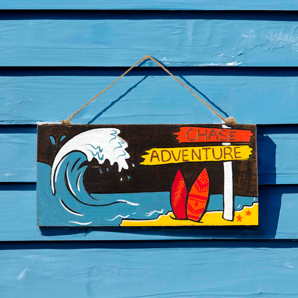 Plaque murale en bois peinte à la main "À la poursuite de l'aventure"