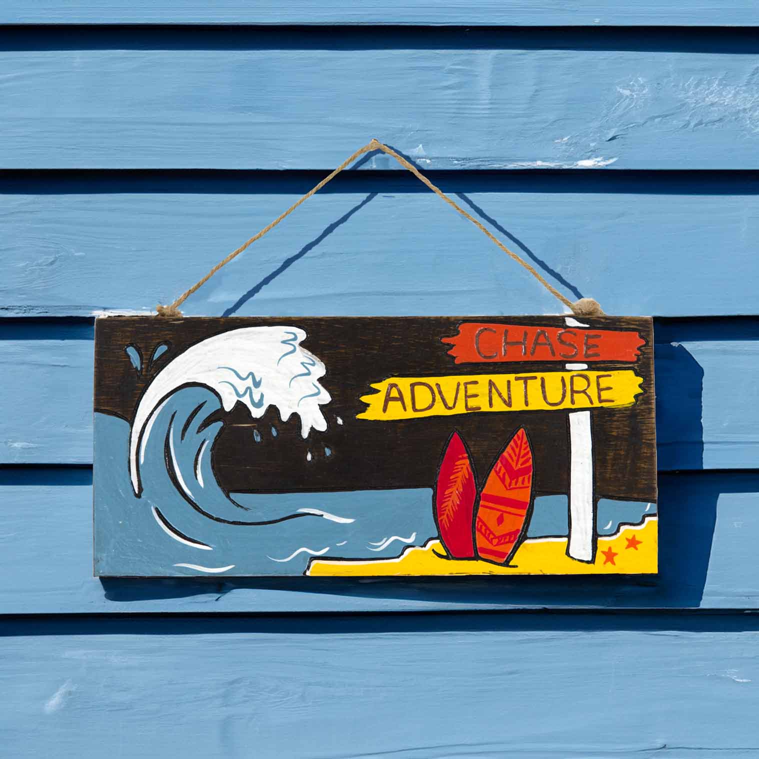 Plaque murale en bois peinte à la main "À la poursuite de l'aventure"