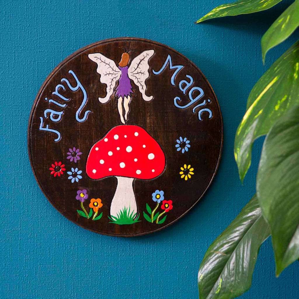 Plaque ronde en bois peinte « Fairy Magic »