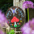Plaque ronde en bois peinte « Fairy Magic »