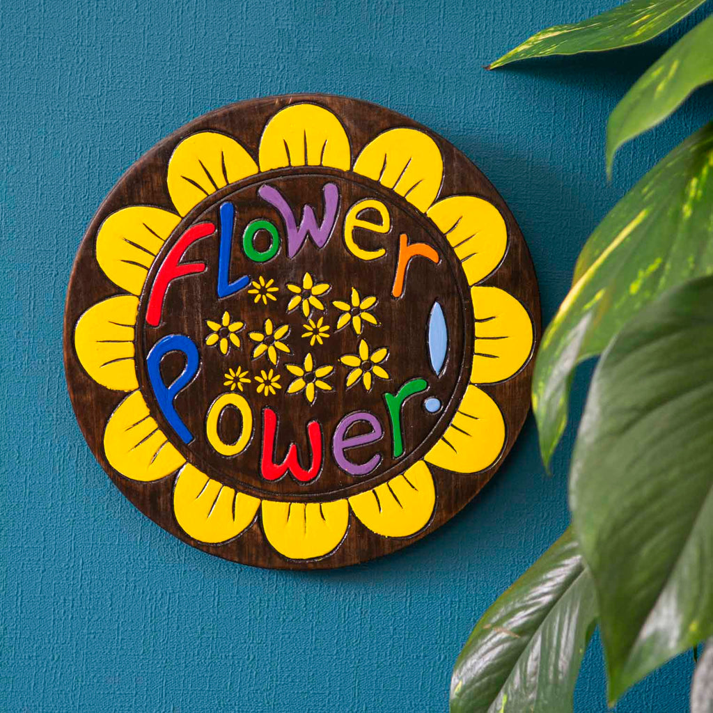 Plaque ronde en bois peint « Flower Power »