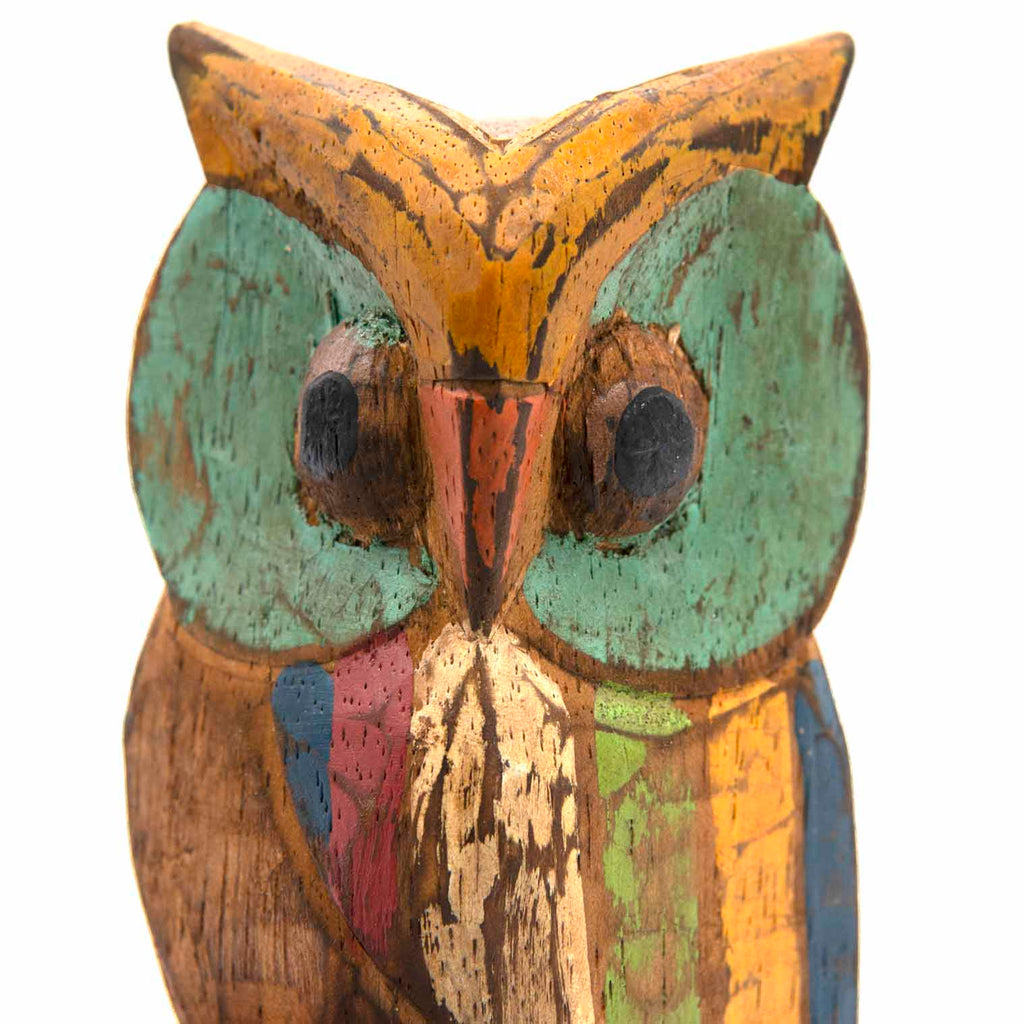 Hibou sculpté et peint rustique
