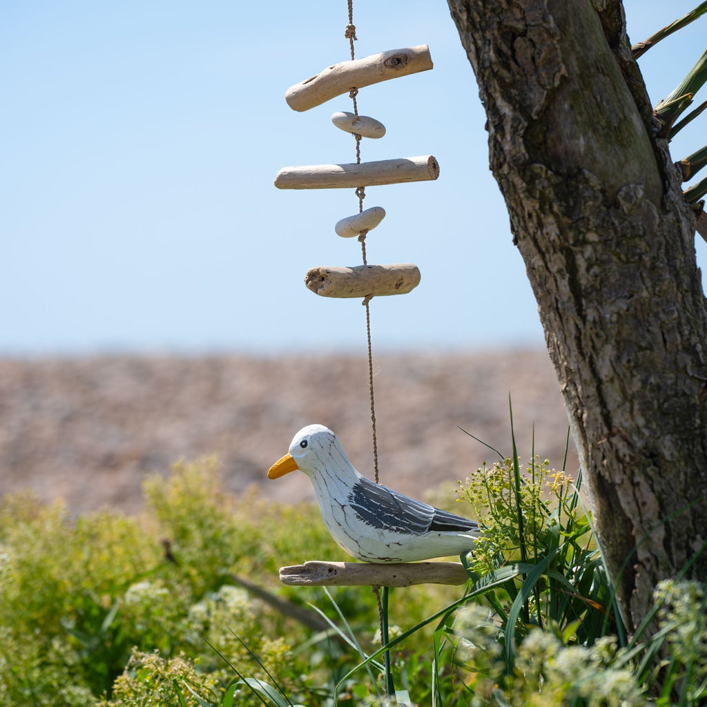 Mouette suspendue avec bois flotté et galets