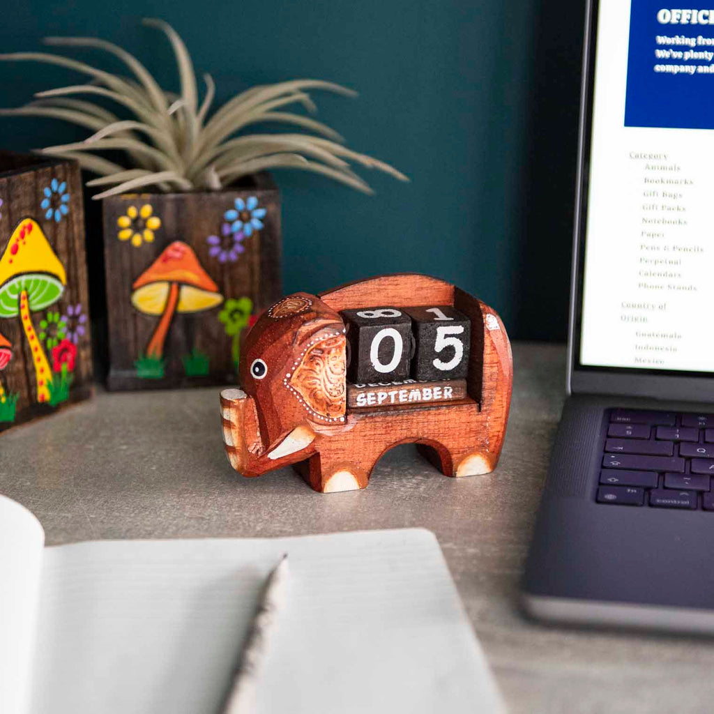 Petit calendrier perpétuel éléphant sculpté