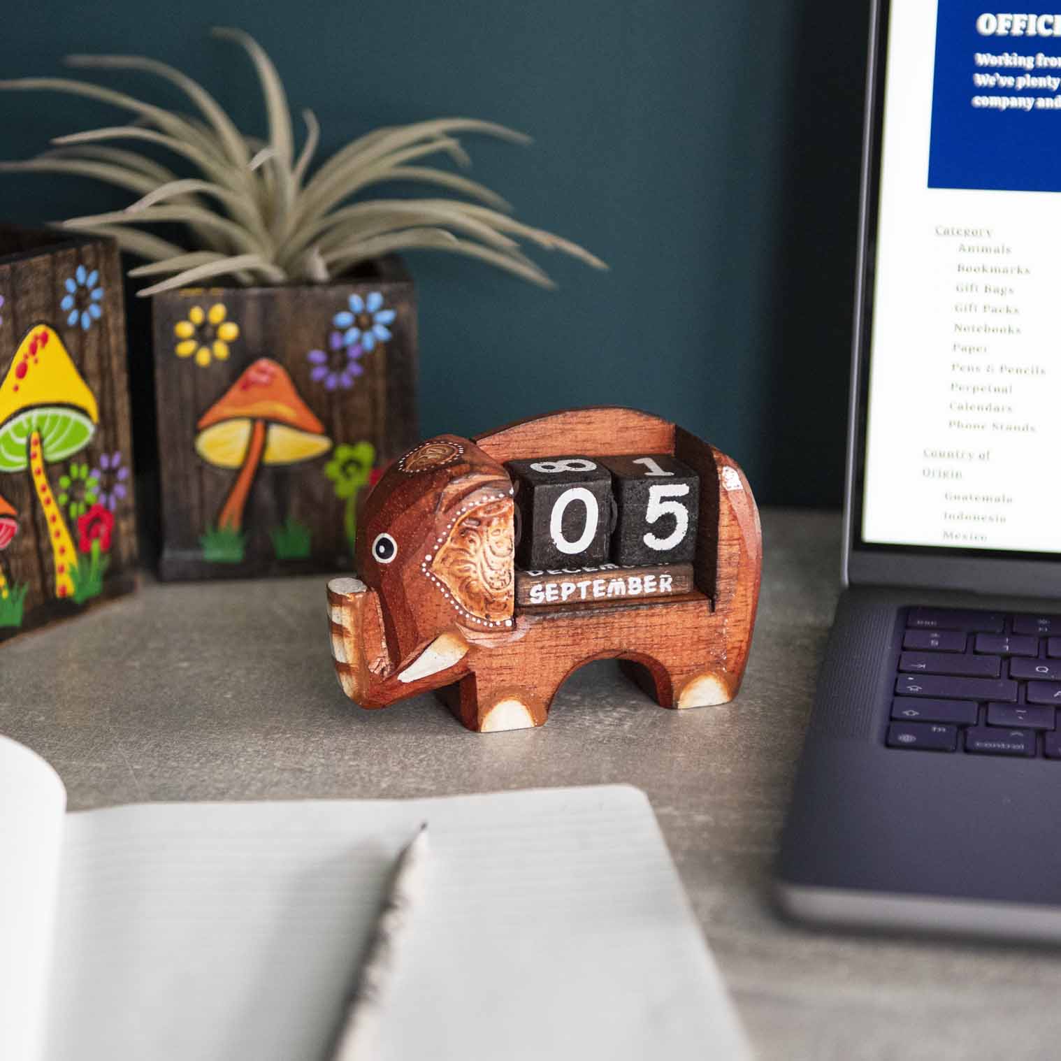 Petit calendrier perpétuel éléphant sculpté