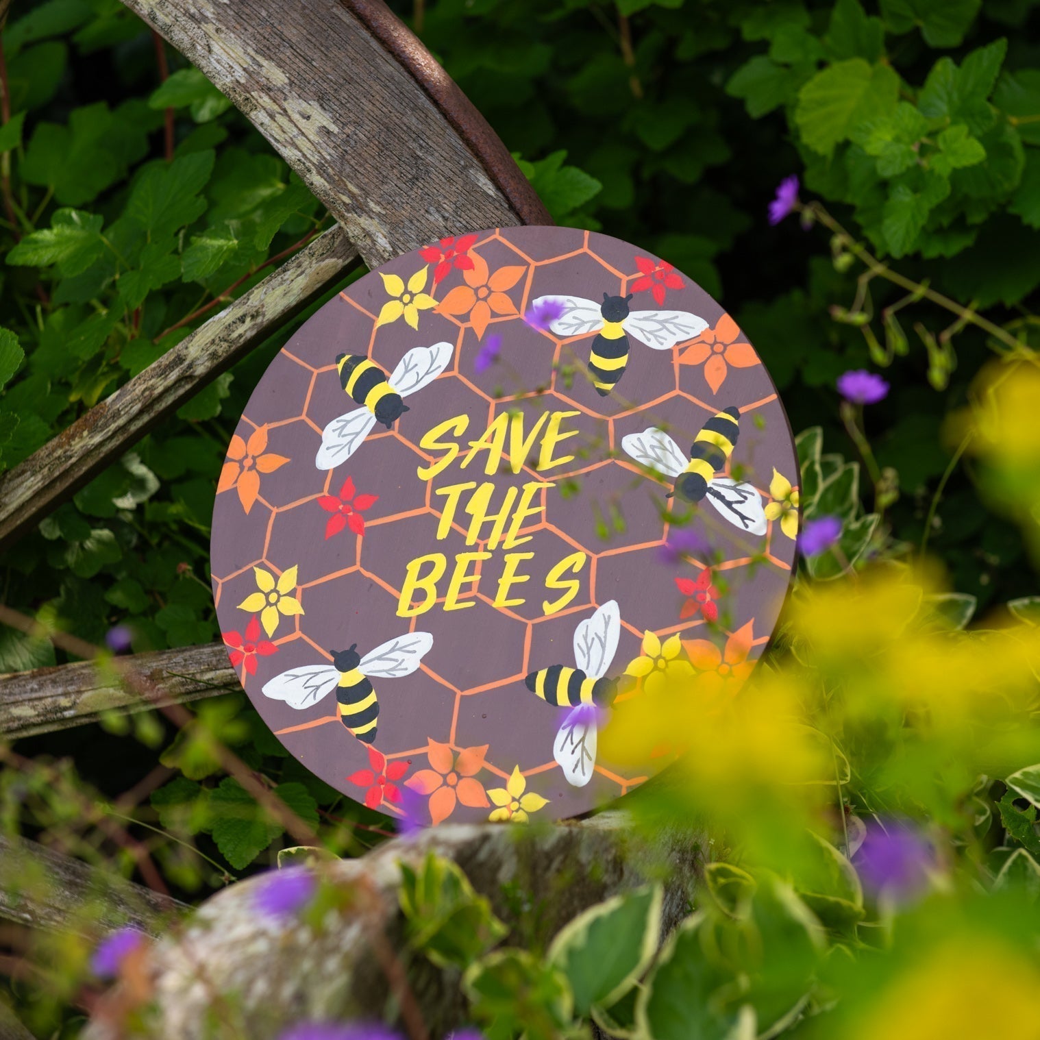 Plaque ronde en bois « Sauvons les abeilles »