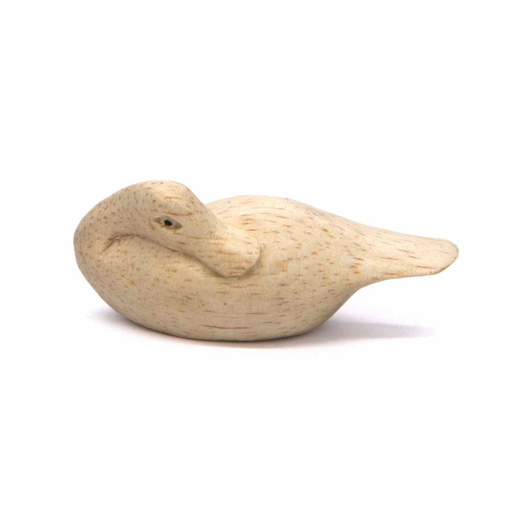 Sculpture de canard endormi en bois d'Albizia