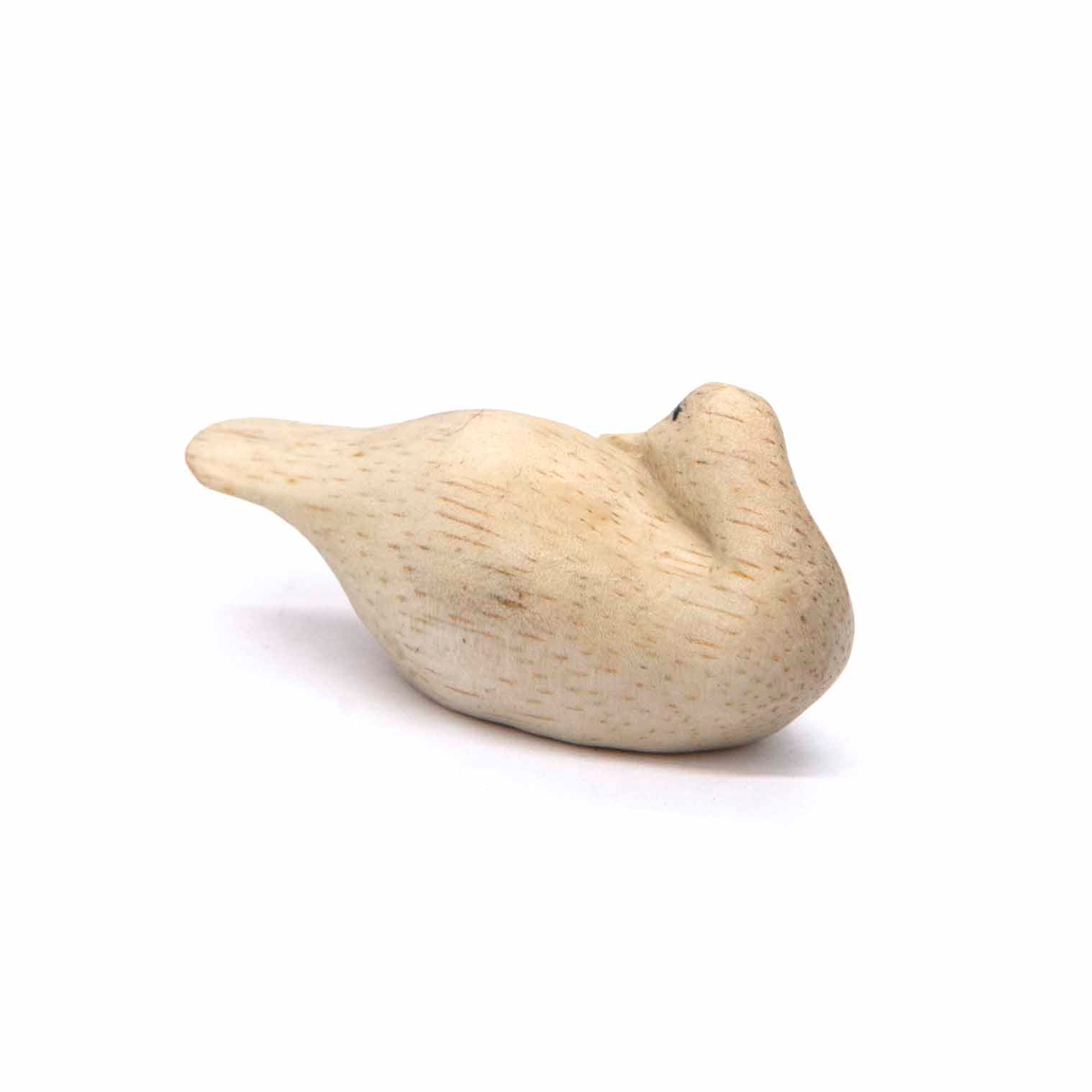 Sculpture de canard endormi en bois d'Albizia