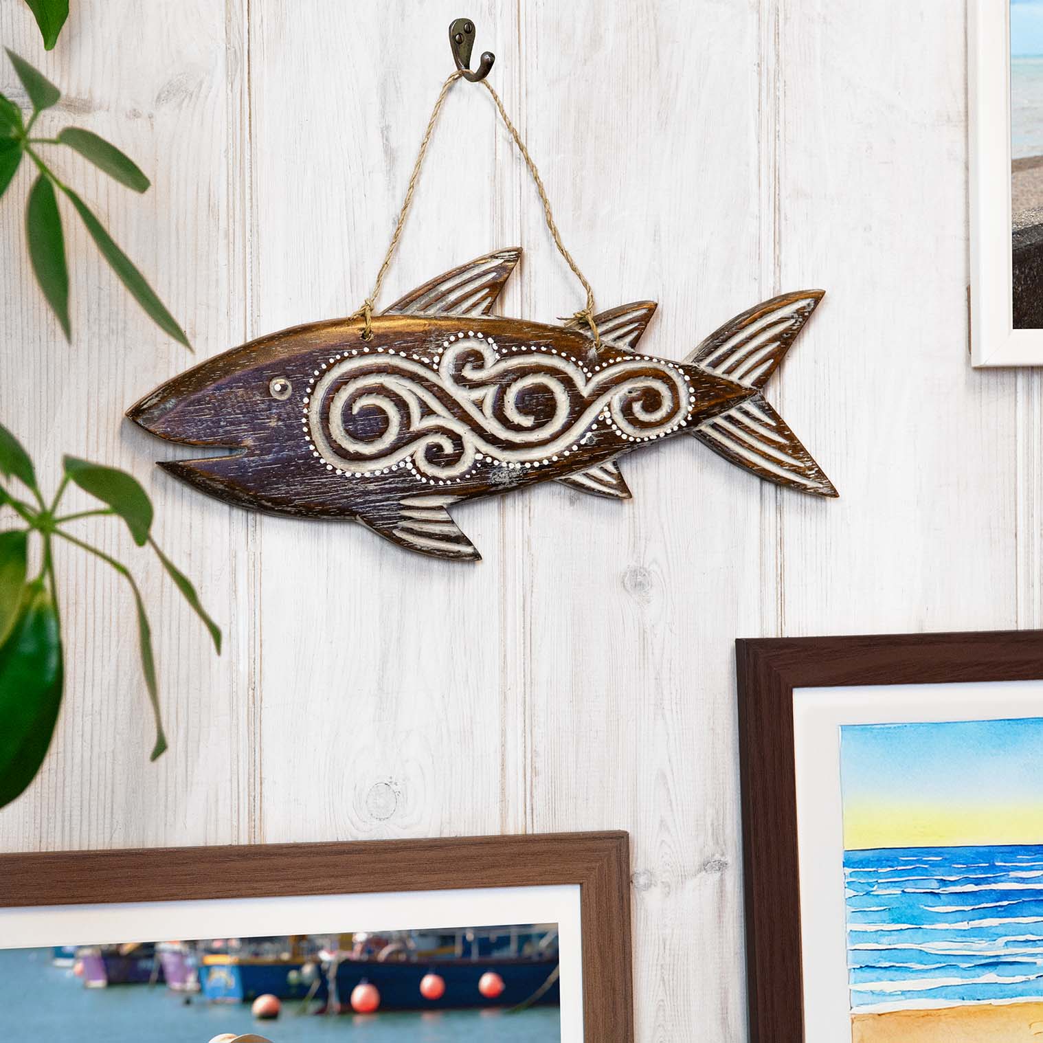 Plaque de poisson sculptée à la main