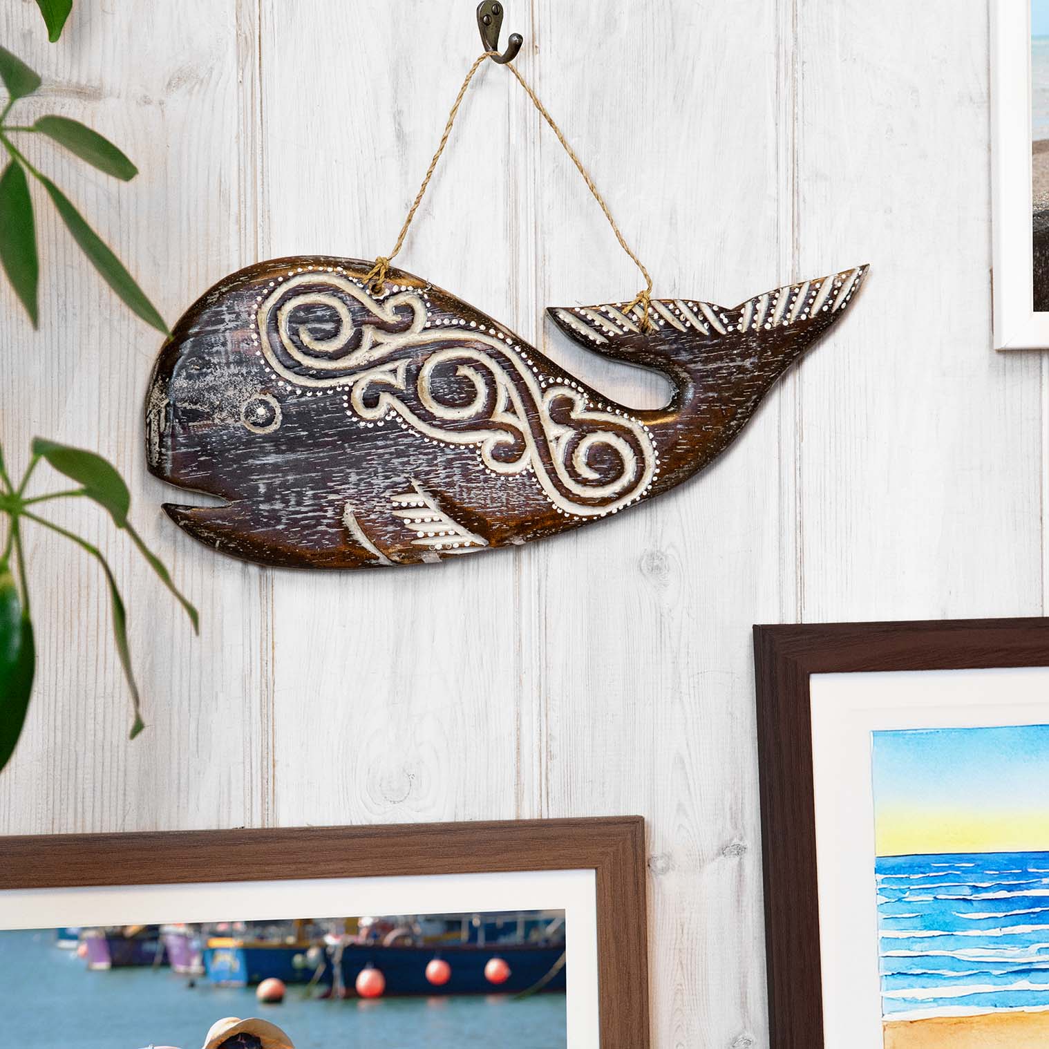 Plaque de baleine ronde sculptée à la main