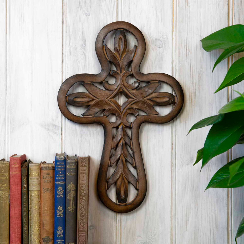 Plaque croix en bois de manguier sculpté