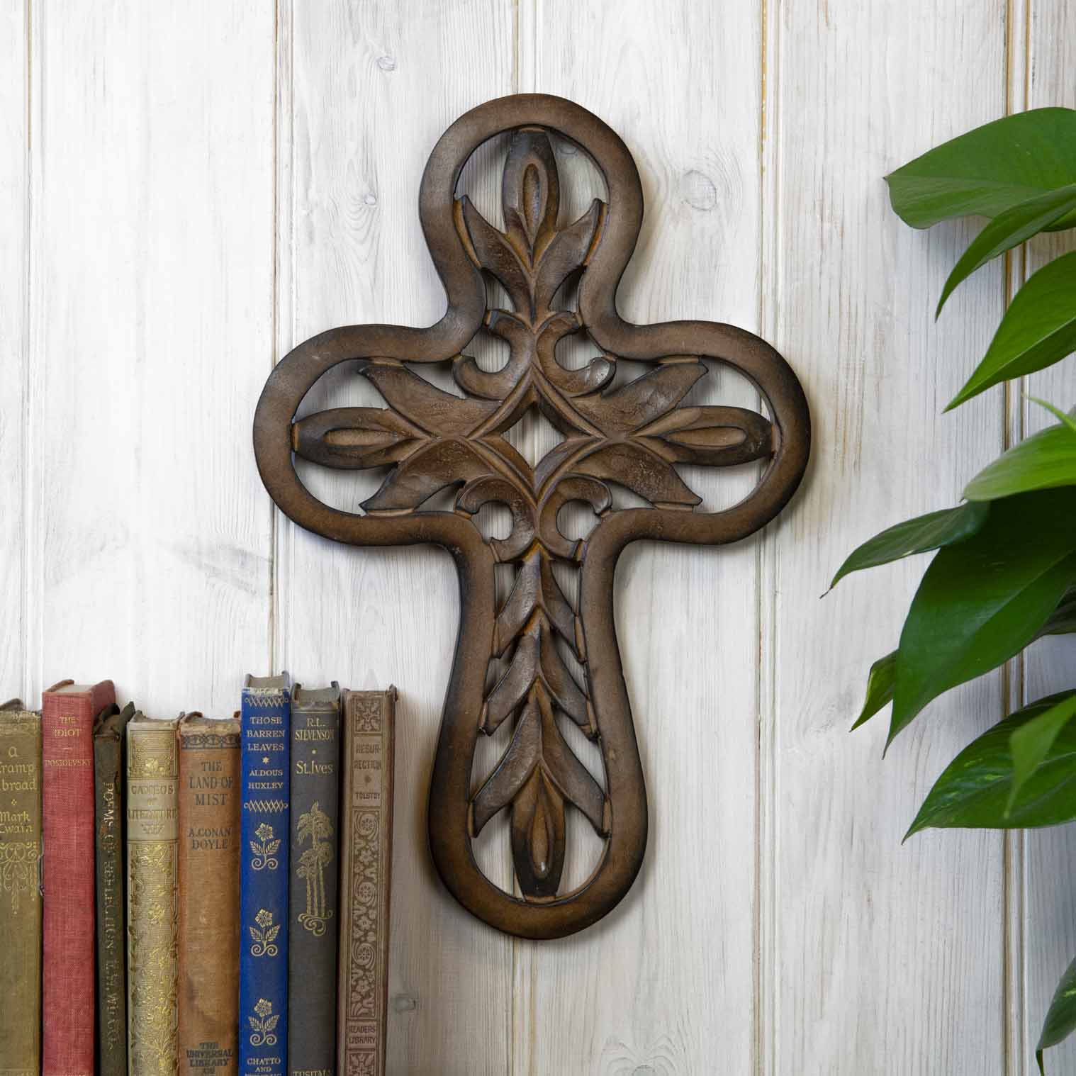 Plaque croix en bois de manguier sculpté