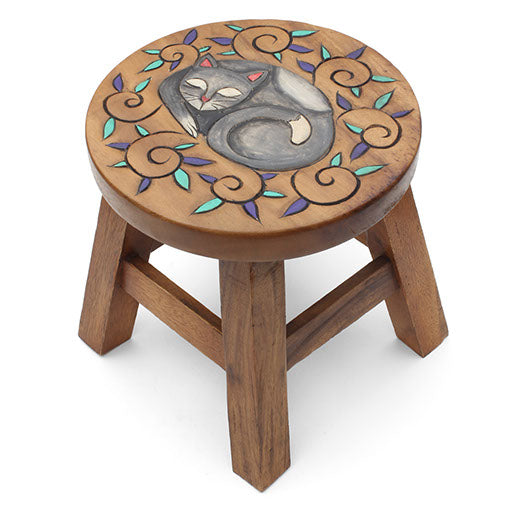 Tabouret en bois de raintree sculpté, chat recroquevillé