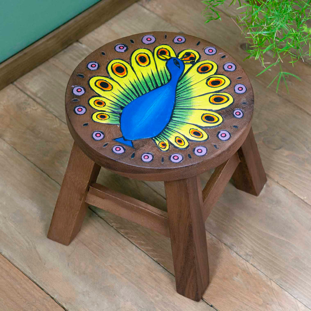 Tabouret en bois de raintree sculpté paon