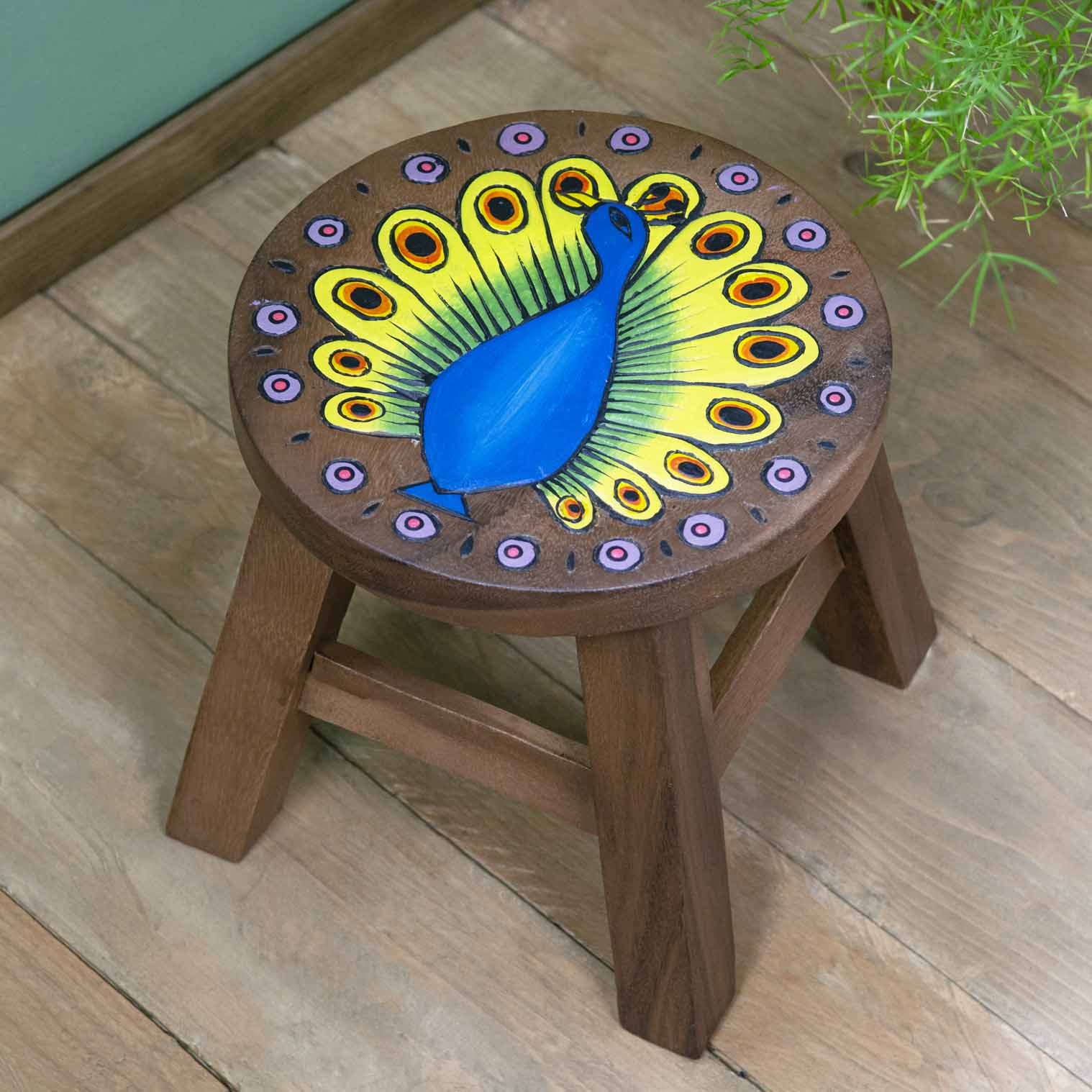 Tabouret en bois de raintree sculpté paon