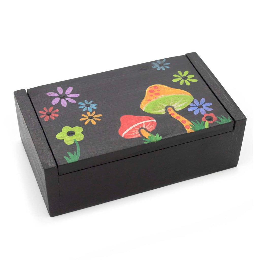 Boîte en bois noir avec peinture de champignon et de fleur